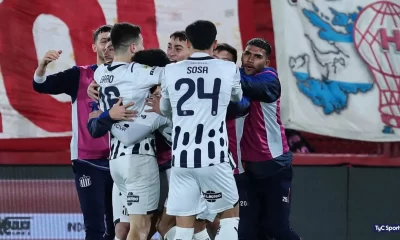 festejo de gol de talleres vs huracan