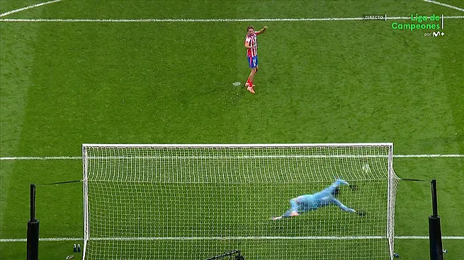 PENAL REAL MADRID ATLETICO COURTOIS