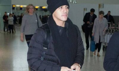 alexis sanchez gorro aeropuerto inglaterra